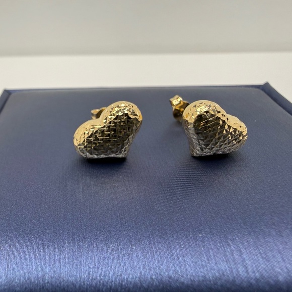 Jewelry - 18K Genuine Yellow Gold Dia-Cut Heart Earrings (Preowned)